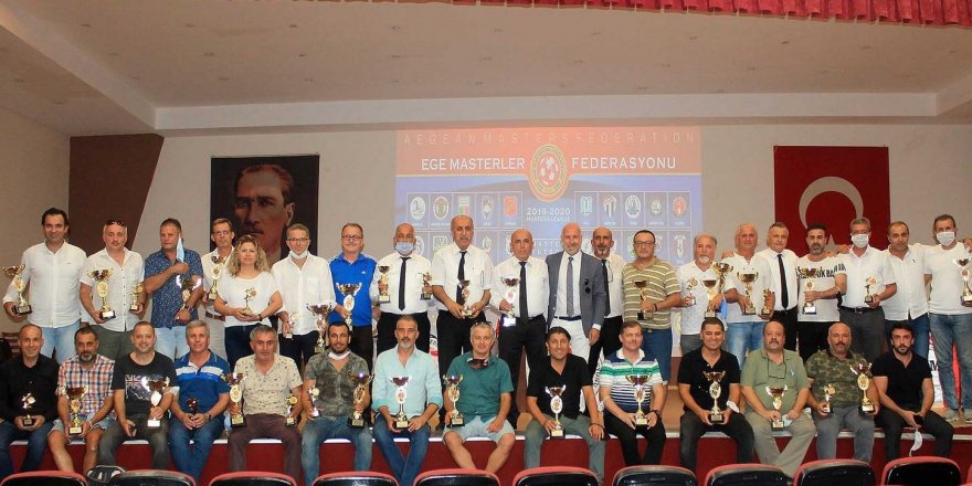 EMF Ege Futbol Ligi'nde kupalar verildi!