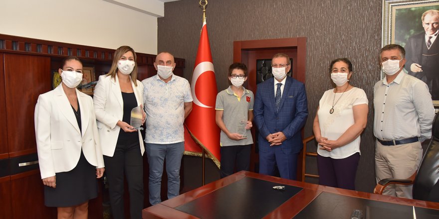 Karşıyaka Kaymakamlığı'ndan LGS birincisine altın!