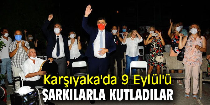 Karşıyaka'da 9 Eylül'ü şarkılarla kutladılar