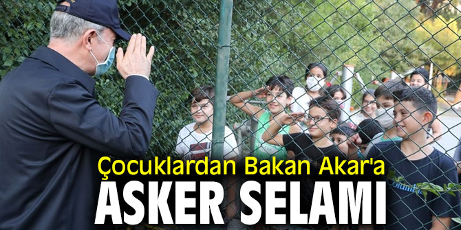 Bakan Akar'a Çocuklardan asker selamı