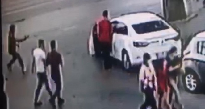 Cami çıkışı silahlı saldırı kamerada