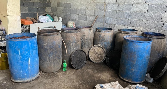 2 bin 280 litre kaçak içki ele geçirildi!