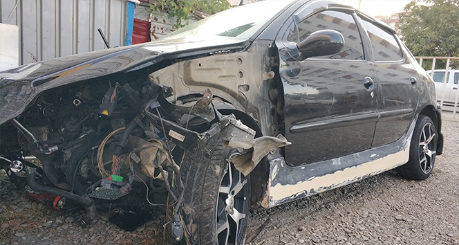 Çalıntı araçla kaza 3'ü ağır 4 yaralı!