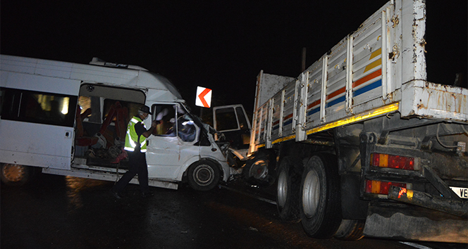 Feci kazada 1'i ağır 15 yaralı