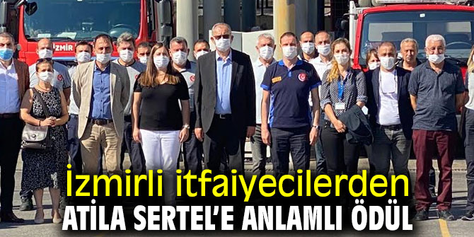 İzmirli itfaiyecilerden Atila Sertel’e anlamlı ödül