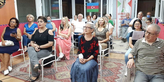 Azerbaycan’a şarkılarla destek