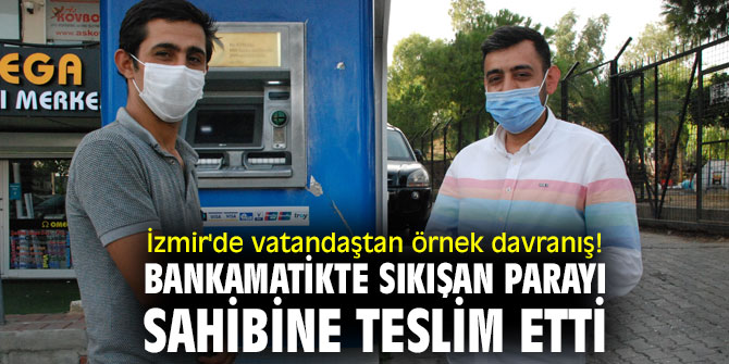 İzmir'de vatandaştan örnek davranış! Bankamatikte sıkışan parayı sahibine teslim etti
