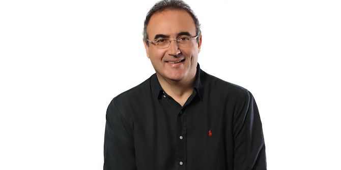 Sunay Akın'dan Türk doktorlara övgü!