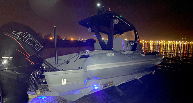 Sürat teknesi karaya vurdu, 5 yaralı