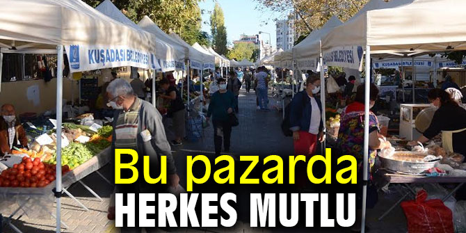 Kuşadası'ndaki bu pazarda herkes mutlu