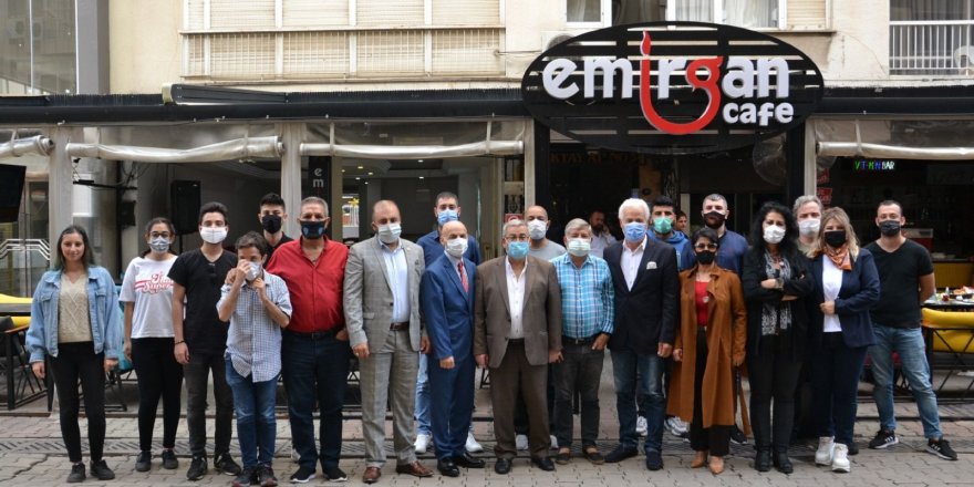 İzmir Basın Yayın Derneği üyeleri kahvaltıda bir araya geldi