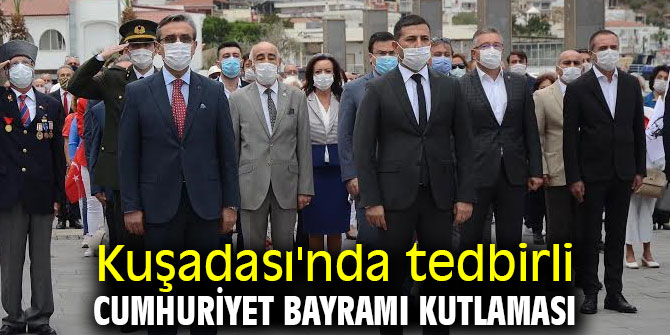 Kuşadası'nda tedbirli Cumhuriyet Bayramı kutlaması