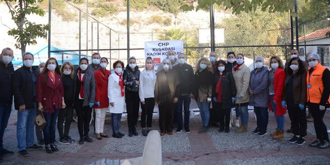 CHP’li kadınlardan depremzedelere dayanışma kahvaltısı