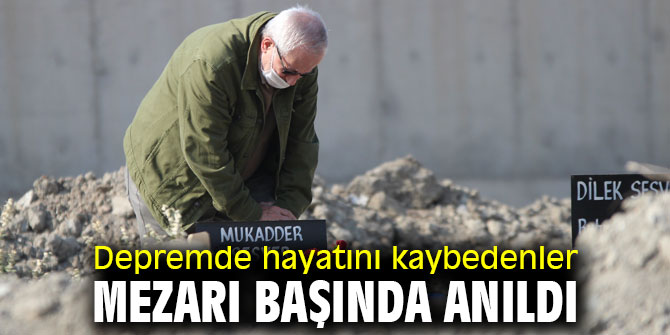 Depremde hayatını kaybedenler mezarı başında anıldı