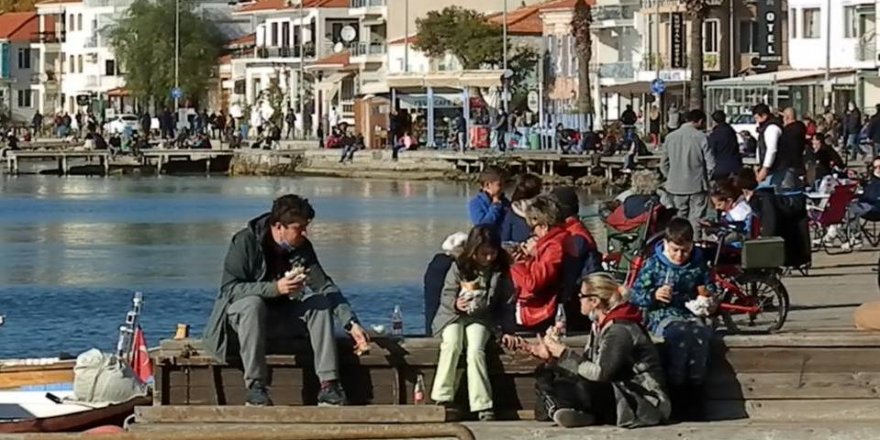 Foça’da hafta sonu kalabalıktı