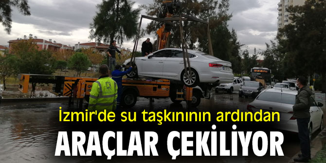 İzmir'de su taşkınının ardından araçlar çekiliyor