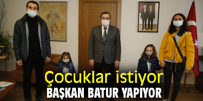 Başkan Batur çocukları sevindirdi