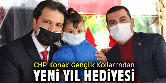CHP Konak Gençlik Kolları'ndan yeni yıl hediyesi