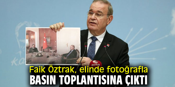 Faik Öztrak, elinde fotoğrafla basın toplantısına çıktı