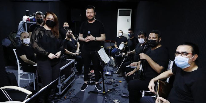 Çiftlikten kazandı, sazlarıyla paylaştı 