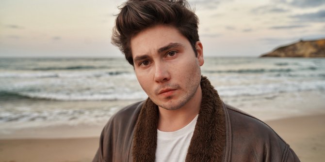 BAŞARILI OYUNCULARDAN YENİ SİNGLE "ANLASANA"