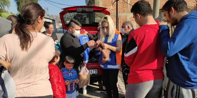 İyilik Takipçileri İzmir'de sel mağdurlarının yanında