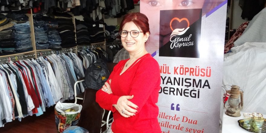 Topladığı Kullanılmış Eşyaları Garibanlara Dağıtıyor