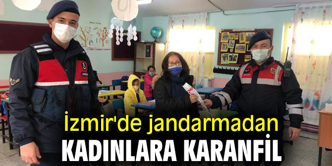 İzmir'de jandarmadan kadınlara karanfil