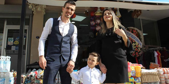 Kadınlar Günü’nde Eşine Mağaza Hediye Etti