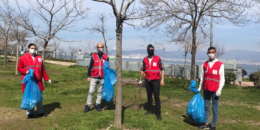 Kızılay Gönüllüleri Çevre Temizliği Yaptı