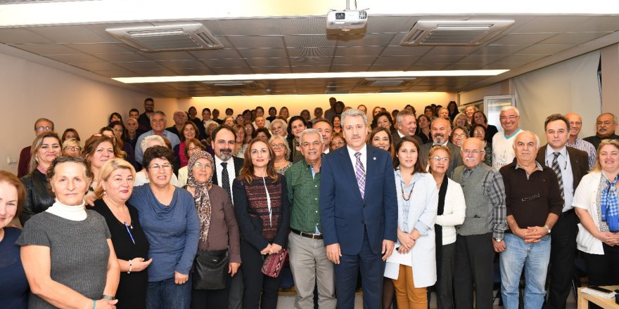 Ege 3. Yaş Üniversitesi'nde mezuniyet heyecanı