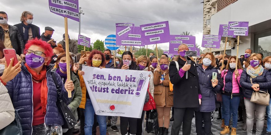 Kuşadası’nda kadınlardan İstanbul Sözleşmesi protestosu