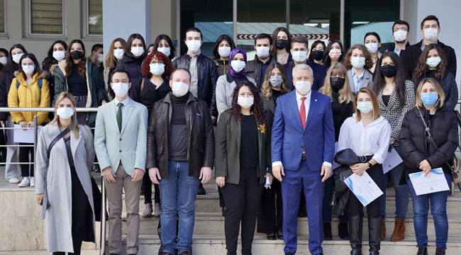 Başarılı doktora öğrencileri sertifikalarını aldı