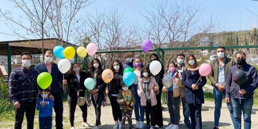 CHP'Lİ GENÇLER OTİZME DİKKAT ÇEKTİ