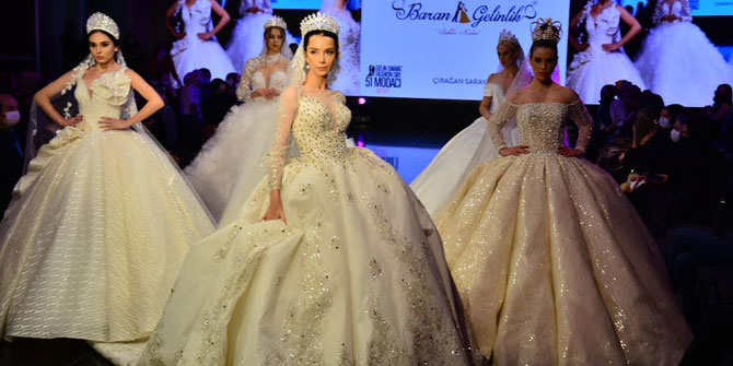 Ünlü manken Elif Ece Uzun podyumlara döndü!