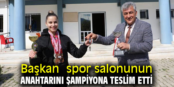 Başkan İnce spor salonunun anahtarını şampiyona teslim etti