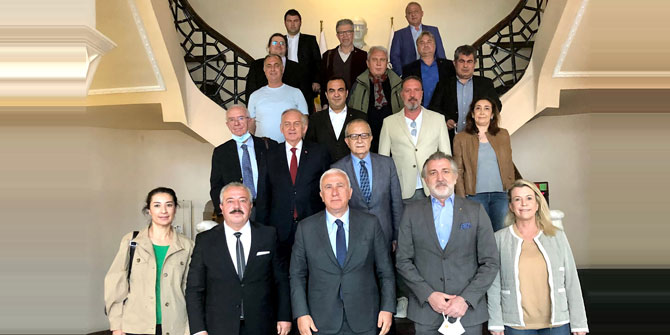 İZVAK YÖNETİMİ GÖREV BÖLÜMÜ YAPTI