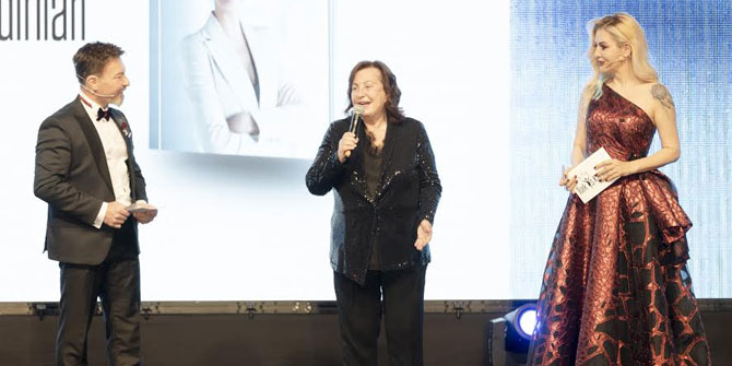  MONİK İPEKEL’E ÖDÜL