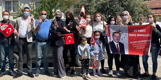 AK Parti Buca’dan çocukları sevindiren bayram kutlaması