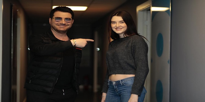 Yeni klibinde hayranını oynattı