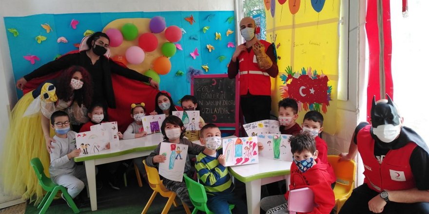 Genç Kızılay Gönüllüleri'nden miniklere hayvan sevgisi