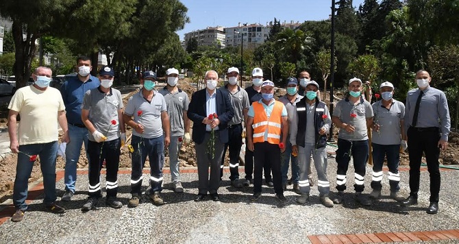 1 Mayıs’ı alandaki emekçilerle kutladı