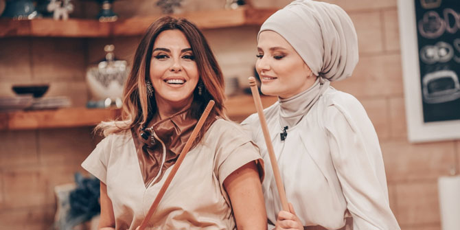 ASLI HÜNEL CANLI YAYINDA GÖZYAŞLARINI TUTAMADI...