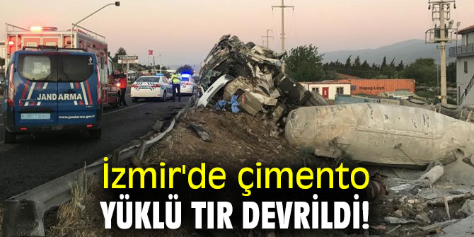 İzmir'de çimento yüklü tır devrildi!