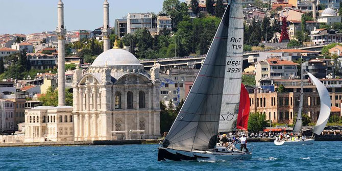 İstanbul Boğazı yelkenlerle şenlendi