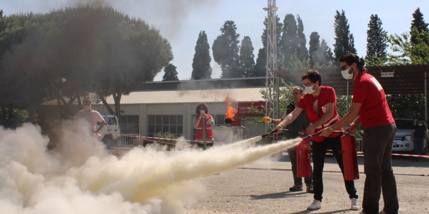 KIZILAY GÖNÜLLÜLERİ YANGIN SÖNDÜRME EĞİTİMİ ALDI