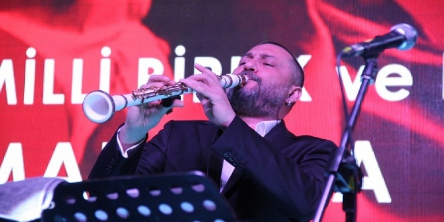 Şenlendirici, Romanları coşturdu