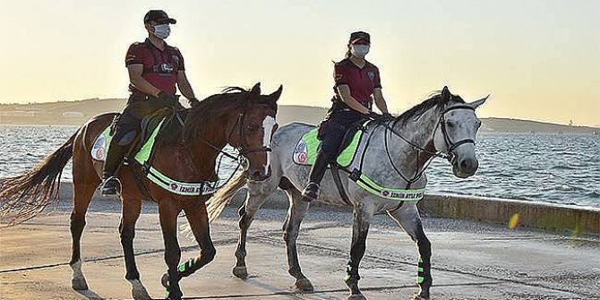 Foça’da atlı polis ekibi göreve başladı