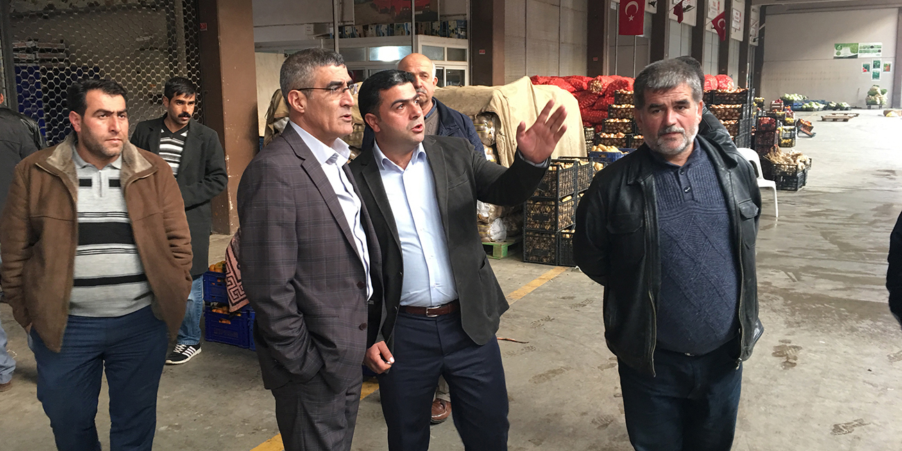 Büyükşehir Hal Esnafının Yanında