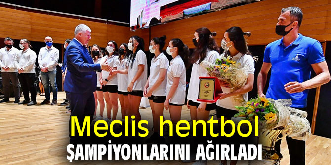 İzmir Büyükşehir Belediye Meclisi, hentbol şampiyonlarını ağırladı